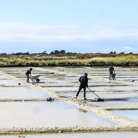 Charme De La Liniere By Interhome